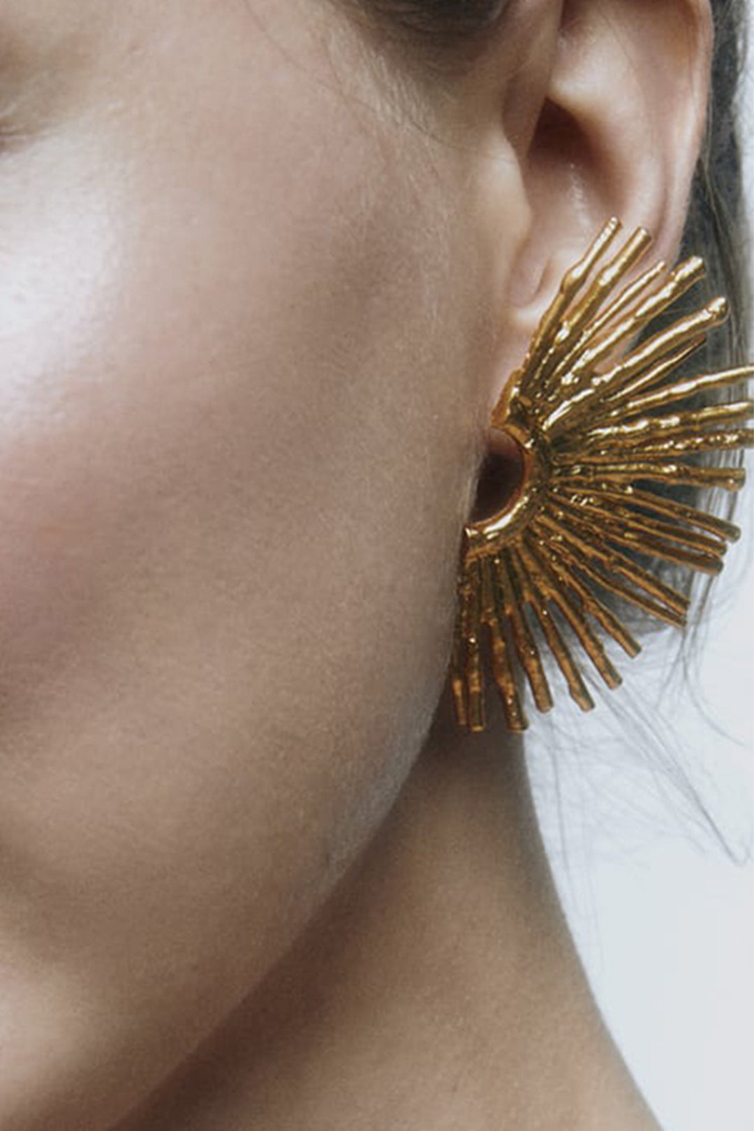 Μεταλλικά σκουλαρίκια με κυματιστές άκρες