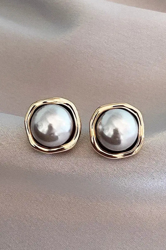 Κομψά σκουλαρίκια με μαύρο μαργαριτάρι και διαχρονική χάρη