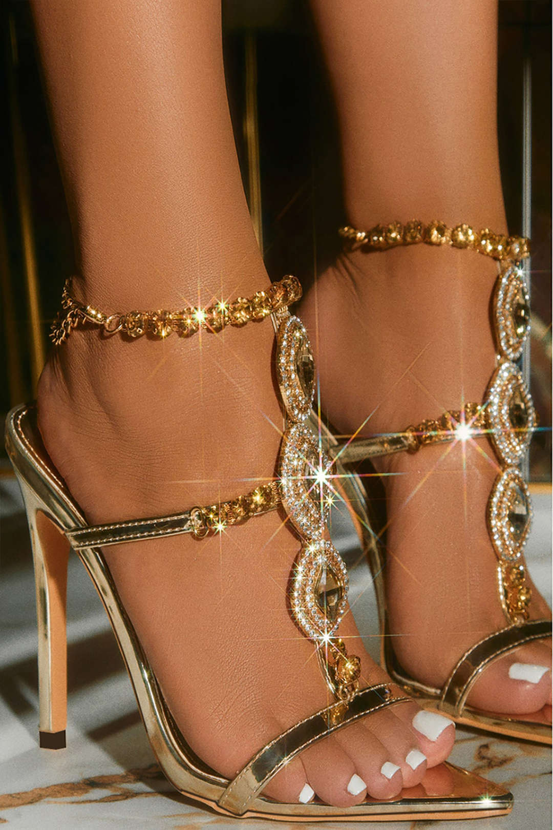 AK | Tacones punta strass