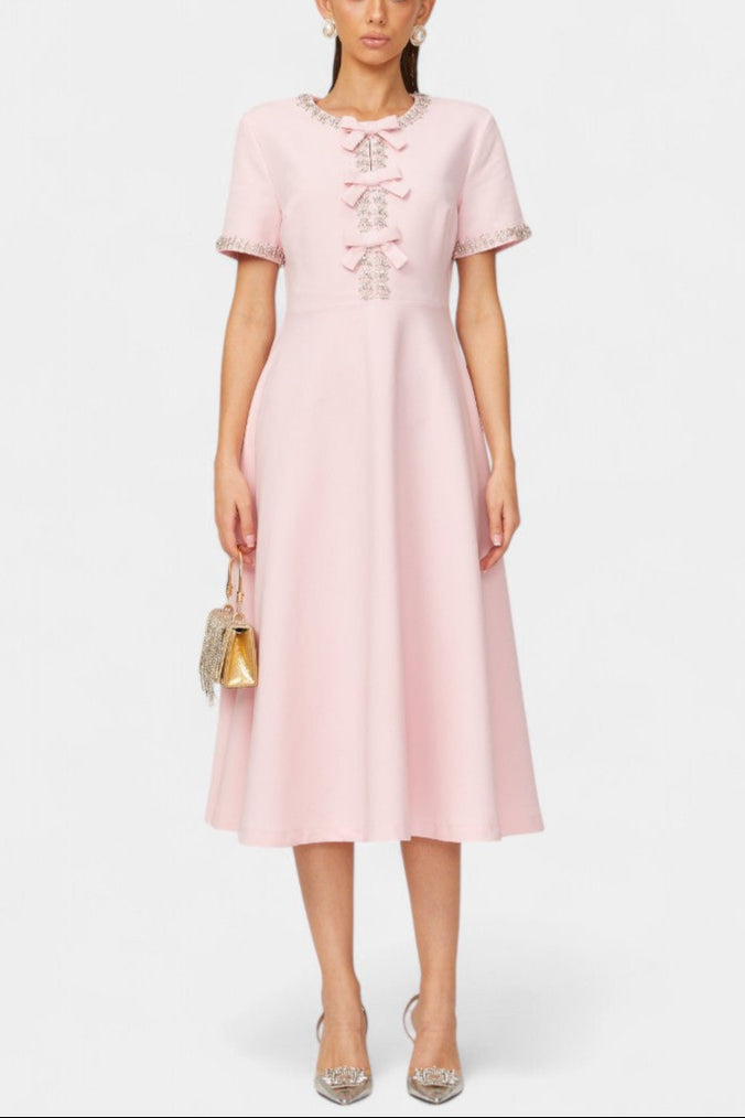 Linda Vestido Midi Acampanado | Lazo de Cristal | Detalles Elegantes