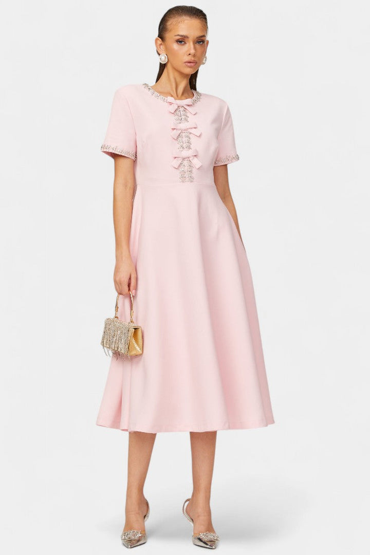 Linda Vestido Midi Acampanado | Lazo de Cristal | Detalles Elegantes