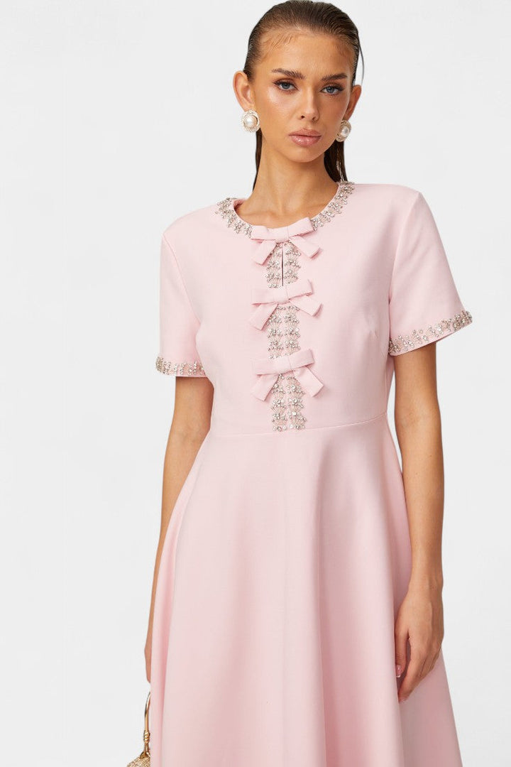 Linda Vestido Midi Acampanado | Lazo de Cristal | Detalles Elegantes