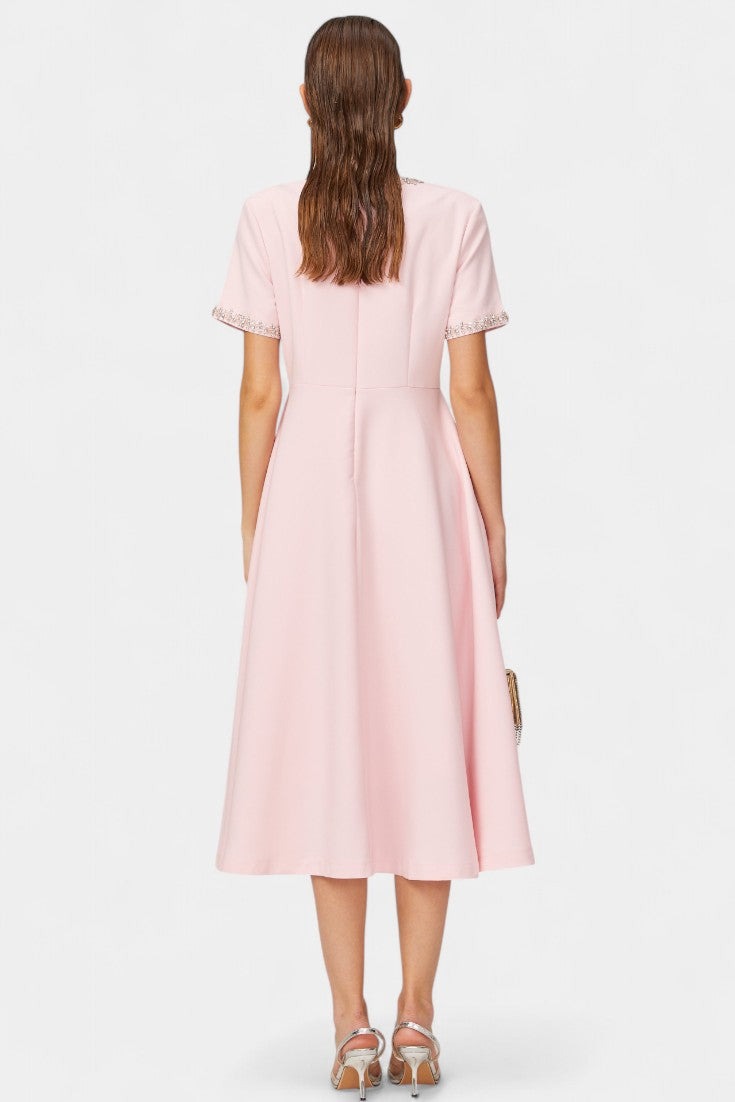 Linda Vestido Midi Acampanado | Lazo de Cristal | Detalles Elegantes