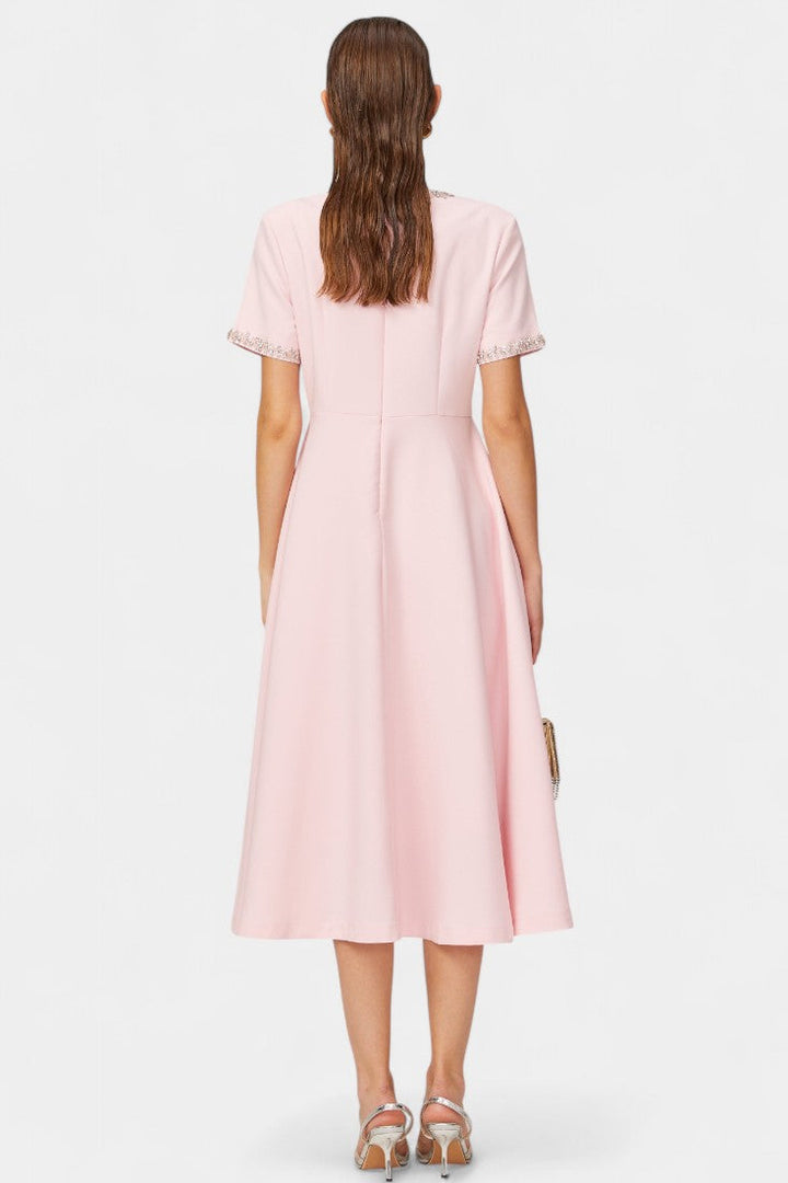 Linda Vestido Midi Acampanado | Lazo de Cristal | Detalles Elegantes