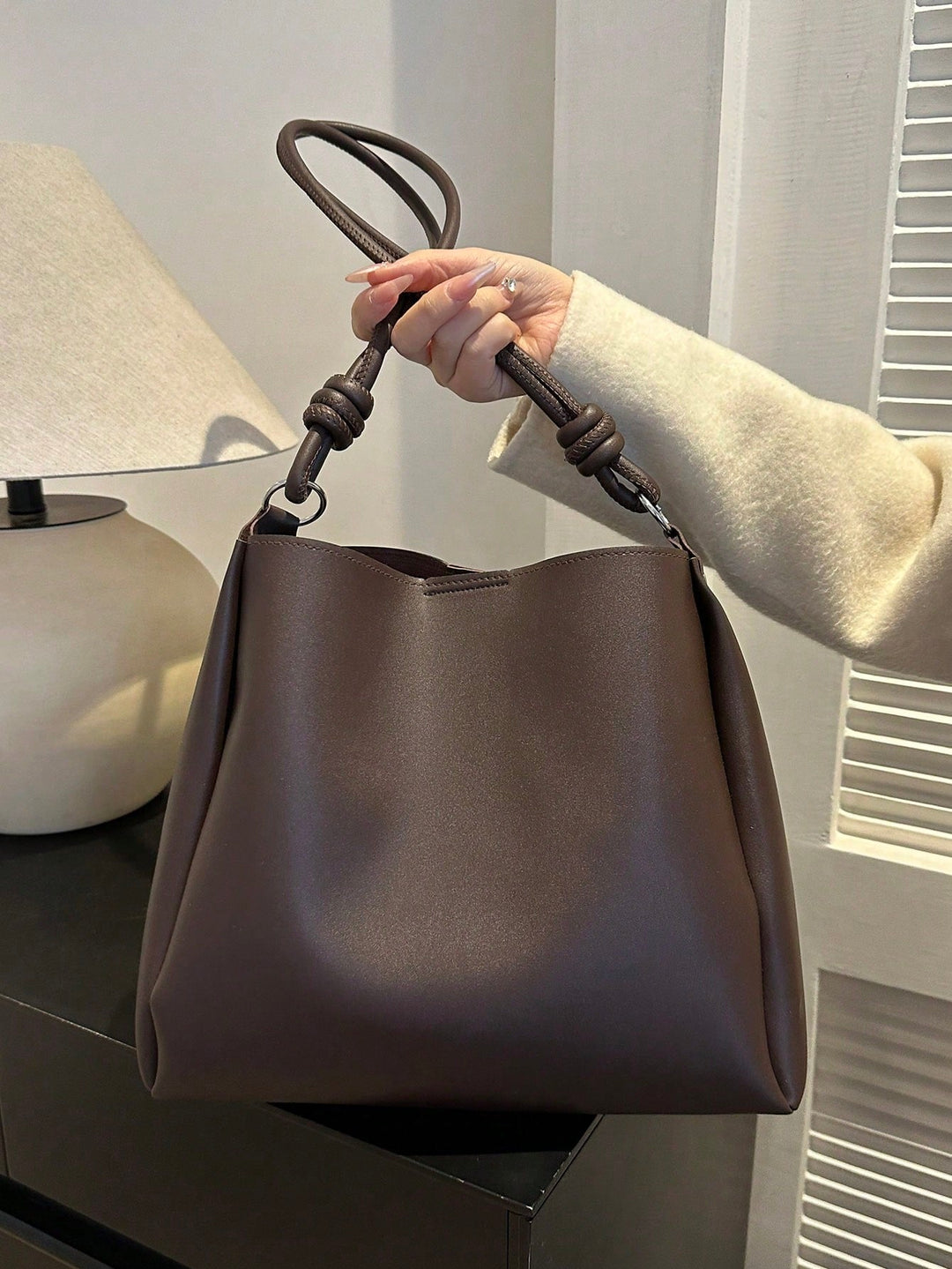 Bolso tote con detalle de pliegue
