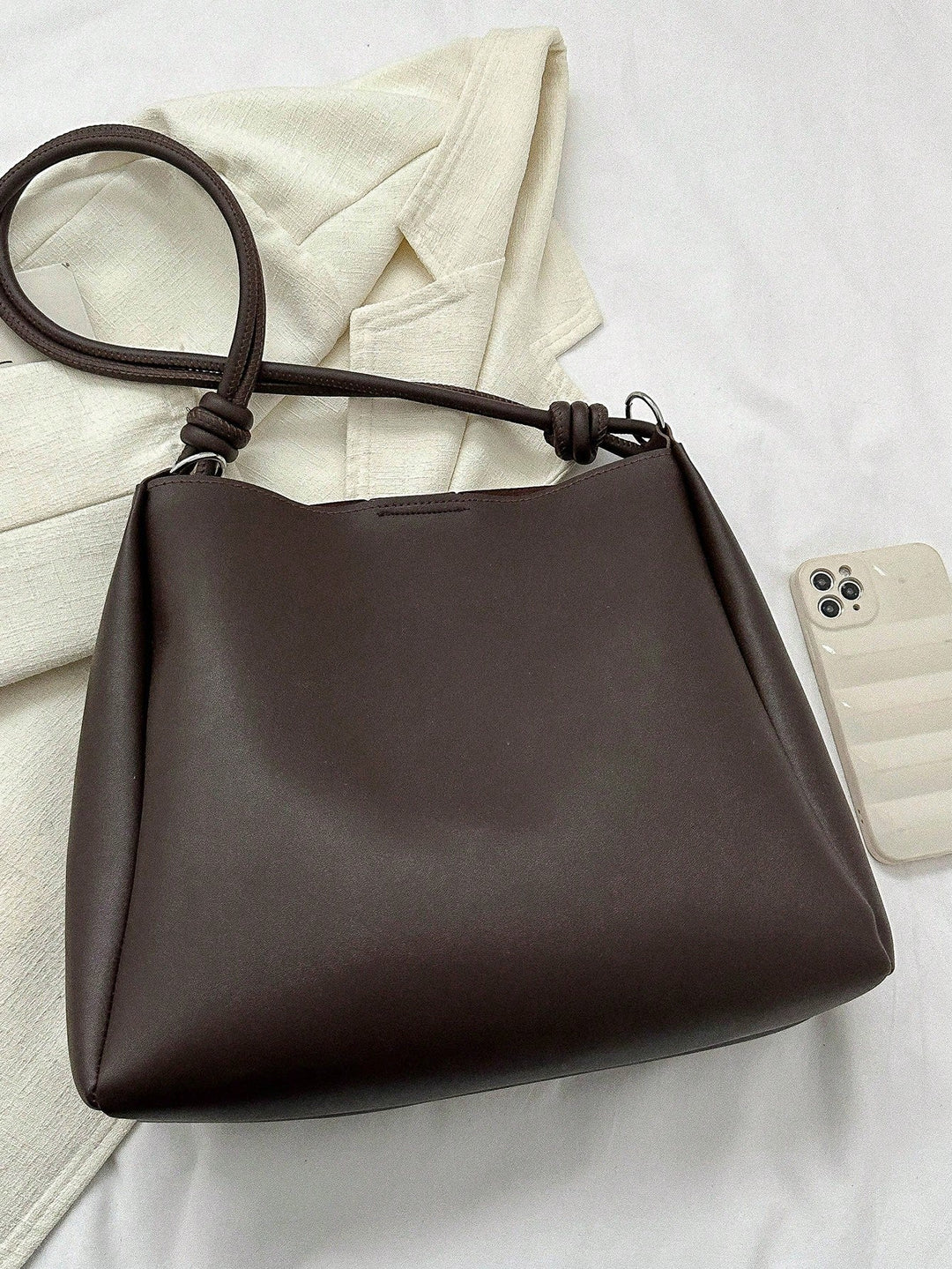 Bolso tote con detalle de pliegue