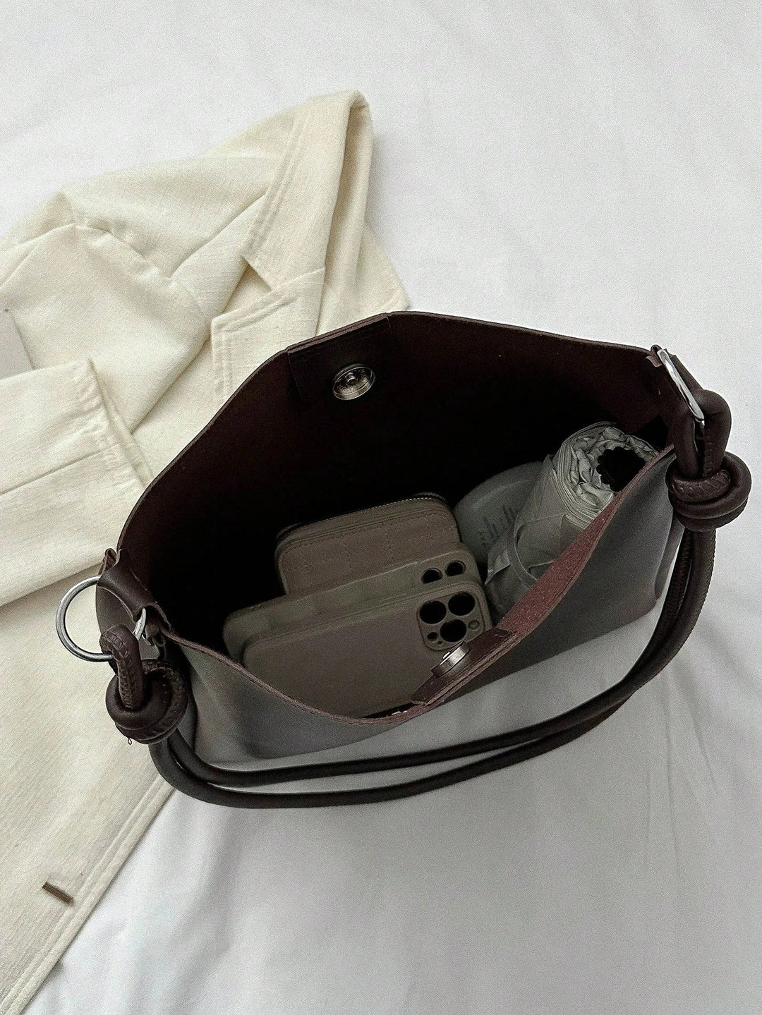 Bolso tote con detalle de pliegue