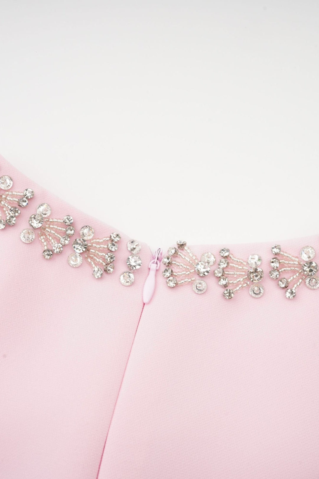 Linda Vestido Midi Acampanado | Lazo de Cristal | Detalles Elegantes